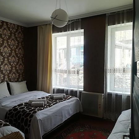 Nikoloz Guesthouse Kazbegi Exterior foto