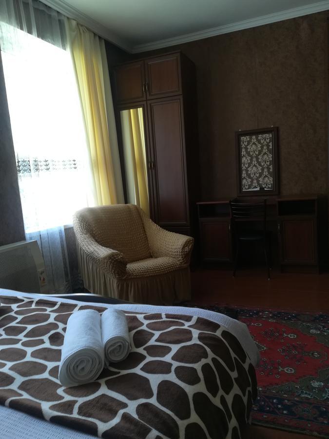 Nikoloz Guesthouse Kazbegi Exterior foto