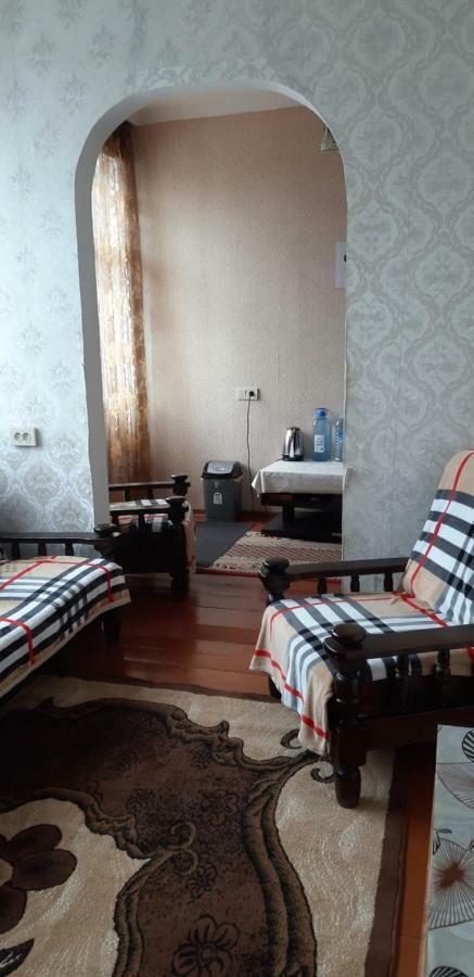 Nikoloz Guesthouse Kazbegi Exterior foto